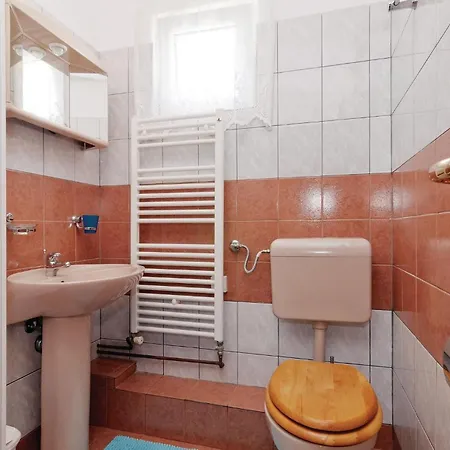 In Podgradina With Kitchen Posedarje