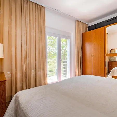 Vakantiehuis Podgradina With Sea View 01 *